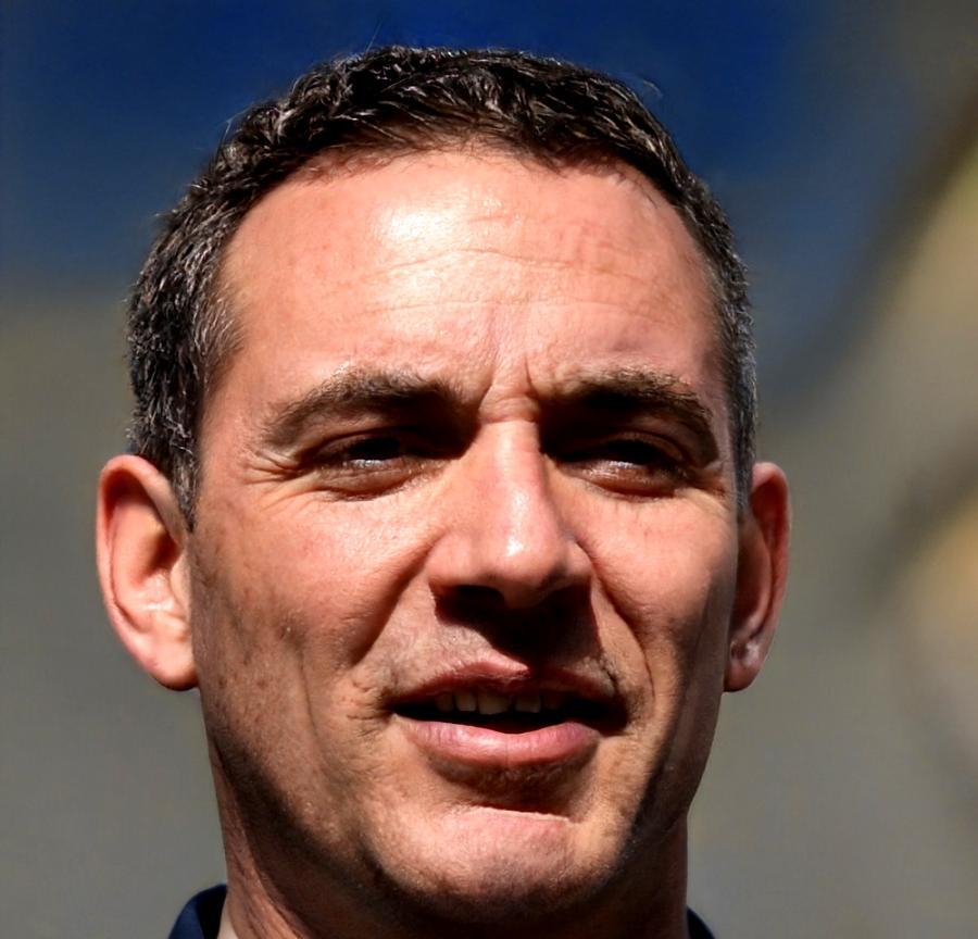 Portraitfoto von Lennart Voss